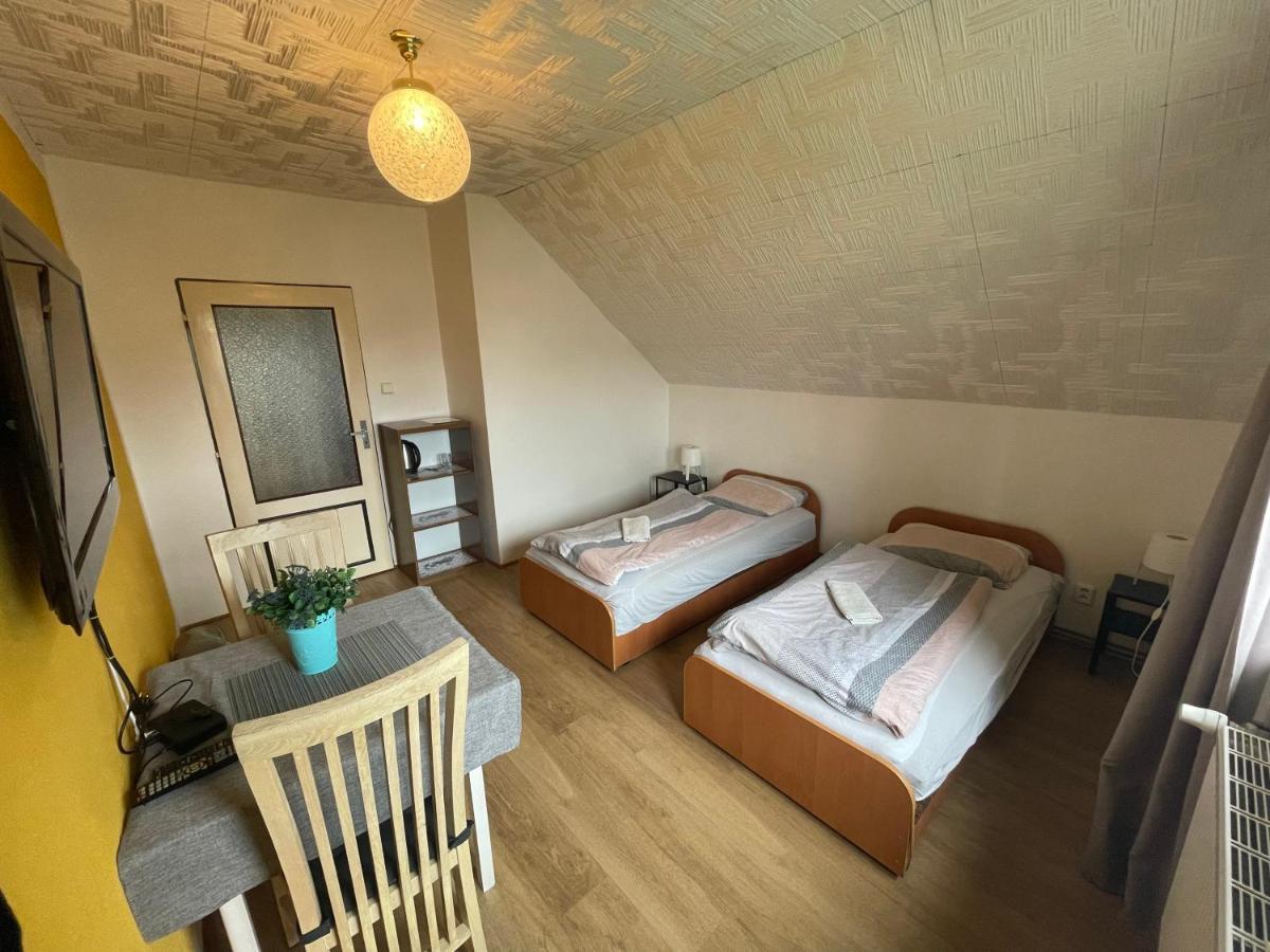 Penzion Ad0Lfovice 耶塞尼克 外观 照片